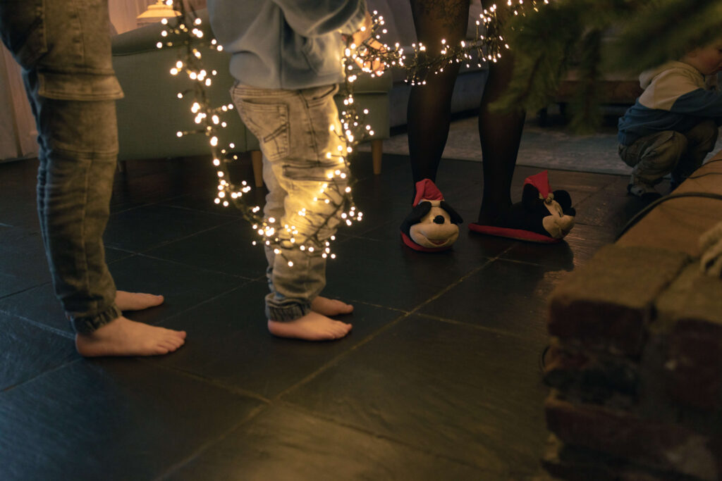 Kerstsloffen en kerstlampjes